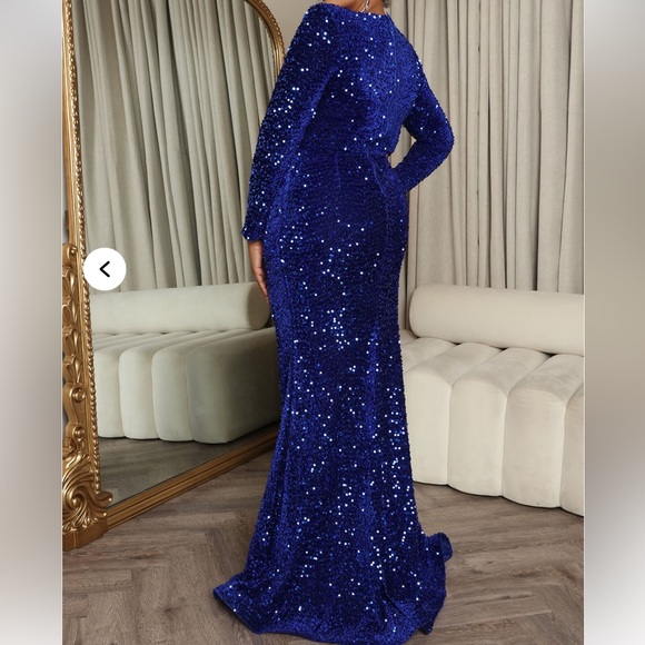 Elegant Blue Sequin Gown - Picture 2 of 4